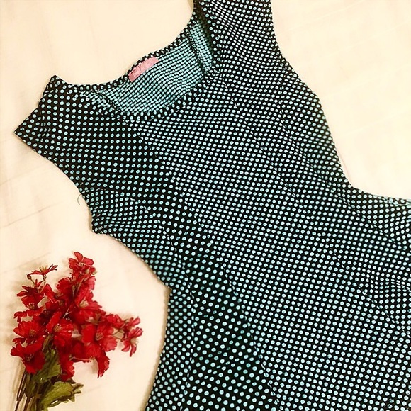 Vintage Tops - 💎 Flattering Polka Dot Peplum Top